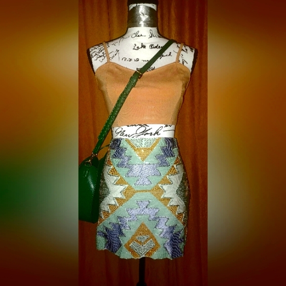 🟢 Gorgeous embroidered, hand beaded mini skirt. Statement Piece 🟢 - Picture 2 of 4